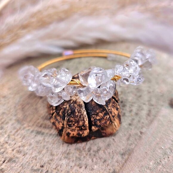 Nature Crystal Chips Flowers Bangle - Picture 6 of 10